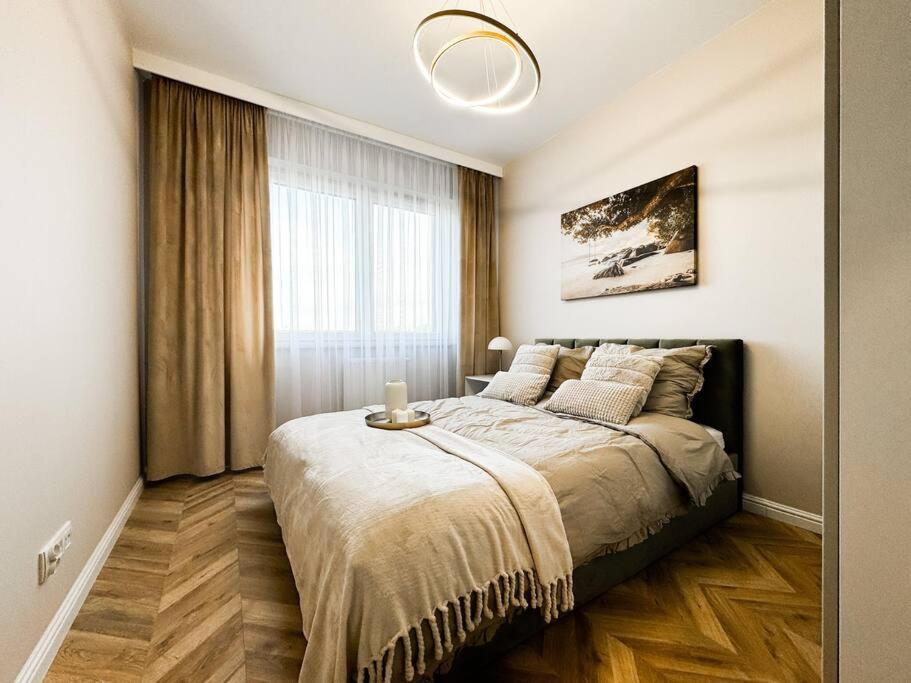 Balcony & Parking, Modern Elegant Apartment! Near Tram فروتسواف المظهر الخارجي الصورة